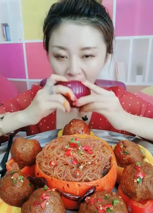 娱乐吃瓜酱洗碗